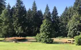 Im Garten wartet der Badesee 